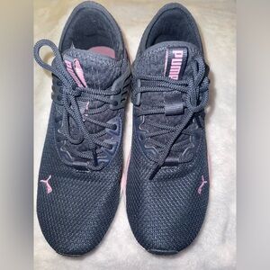 PUMA Women's Black and Pink Athletic Sneakers
